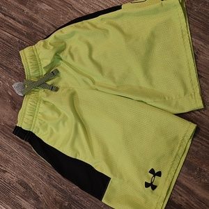 Boys Under Armour shorts Size Small